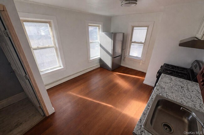 Building Photo - 203 W Main St