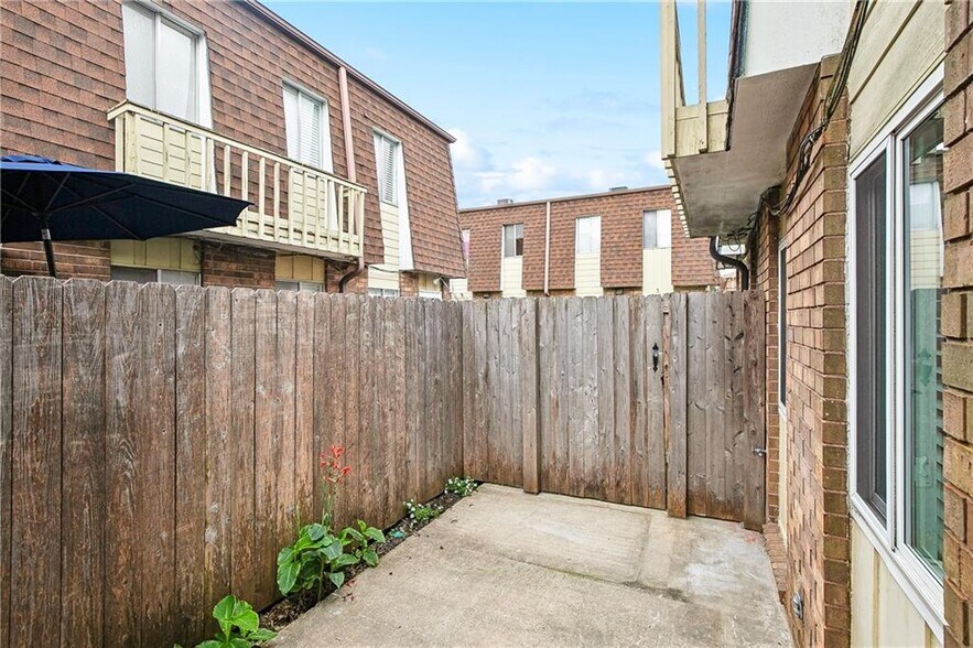Building Photo - 4083 Division St