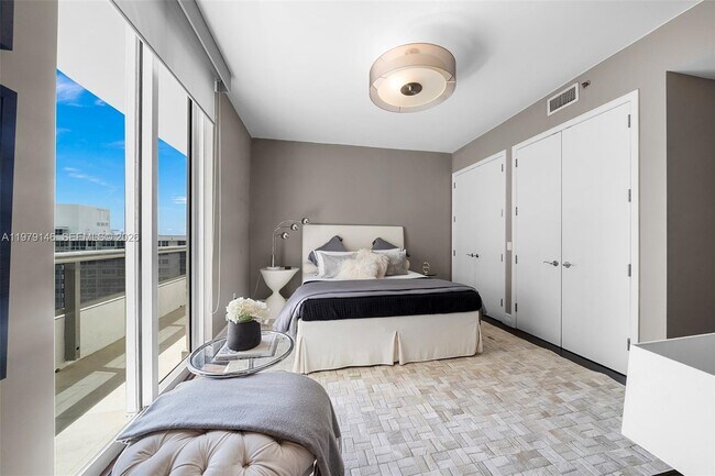 Building Photo - 5801 Collins Ave