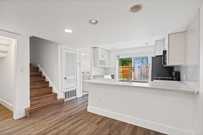 Building Photo - 6401 Chimney Creek Cir