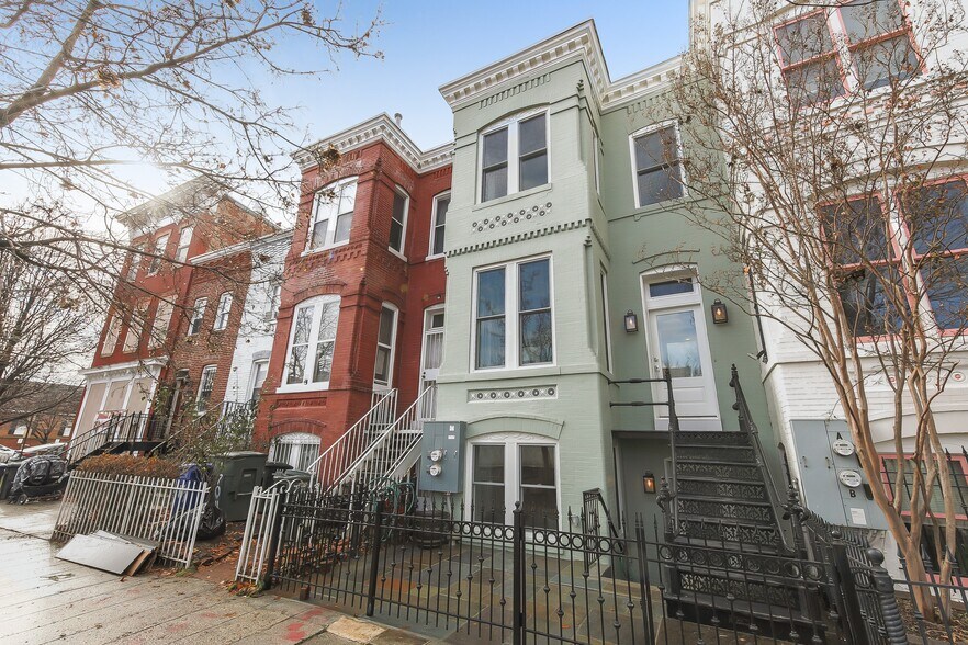 outdoor view of the row house - 1706 10th St NW