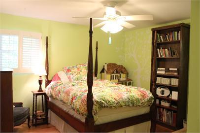 Building Photo - Gorgeous 4/3 Home with fenced yard and garage