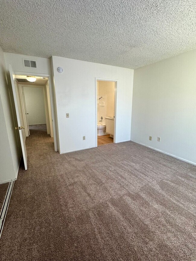 Building Photo - Spacious Upstairs Two-Bedroom 1 & 1/2 Bath...
