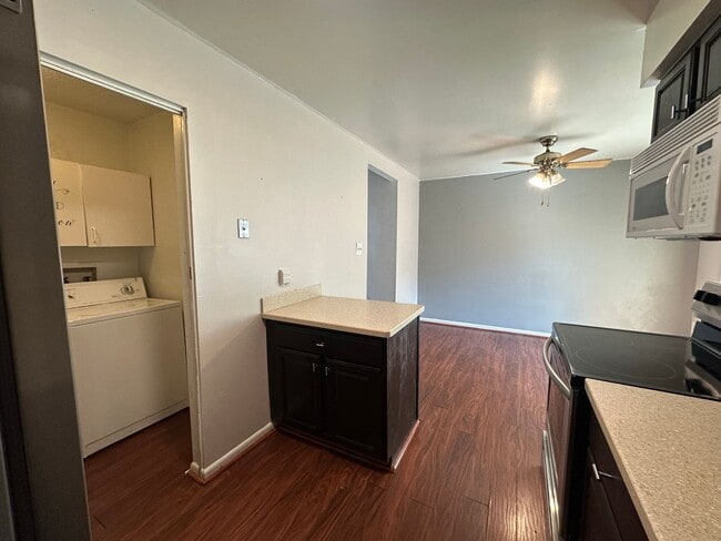 Building Photo - 3-Bedroom Townhome Near Little Creek Naval...