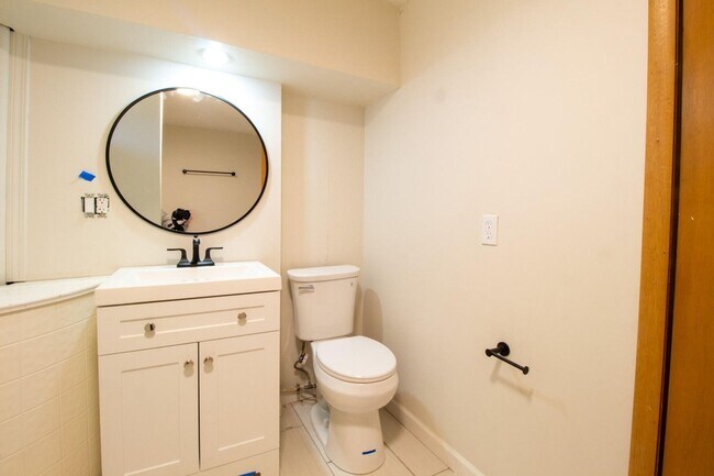 Building Photo - 4 Bed 3 Bath 2 Car Garage-1/2 off 1st Mont...