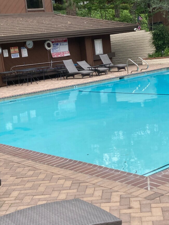 Building Photo - 1563 Stonewood Ct