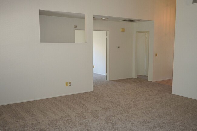 Building Photo - 1366 Fairway Oaks Ave