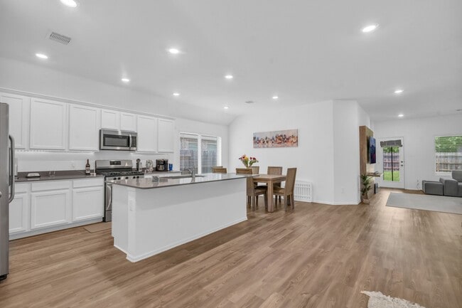 Building Photo - 1413 Cantabria Ct