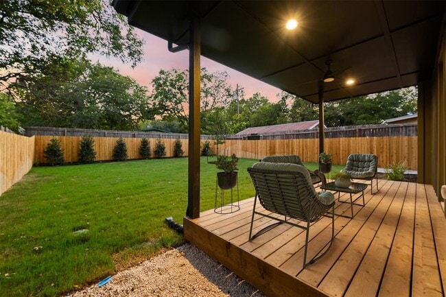 Building Photo - 407 El Paso St