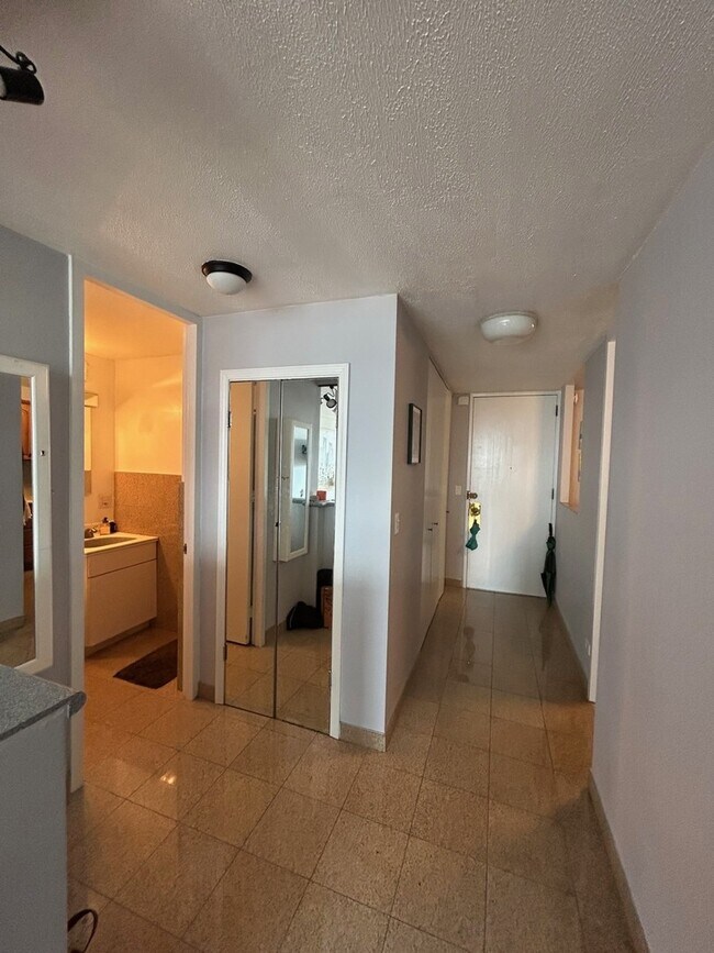 Building Photo - 720 W Gordon Terrace