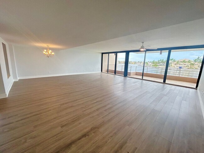 Building Photo - Beautifully Remodeled 2/2 Waterfront Unit in Gated Community!