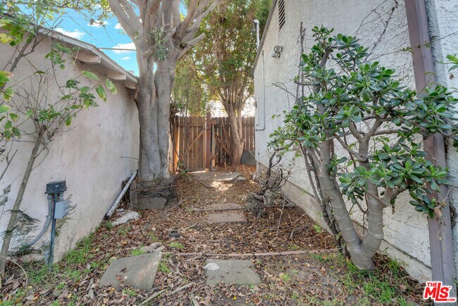 Building Photo - 152 S Kilkea Dr