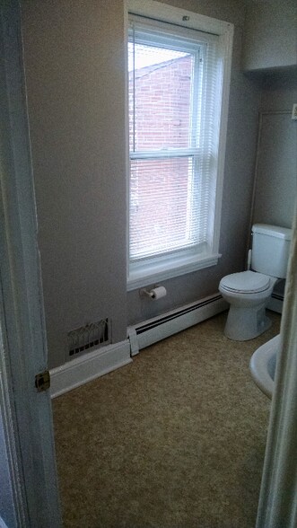 Building Photo - 770 Kohn St