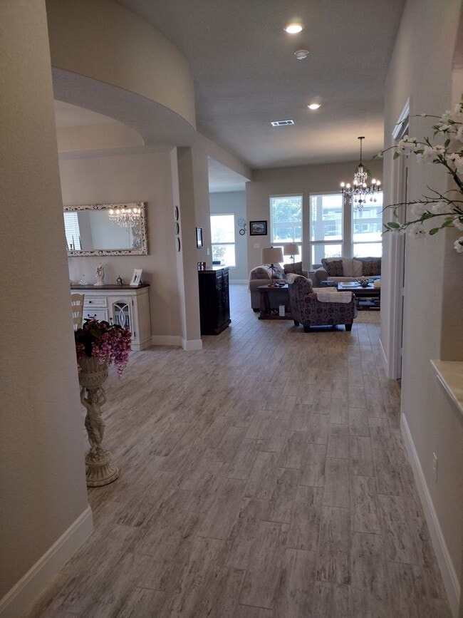 Building Photo - Beautiful 4 bedroom with a pool!!!