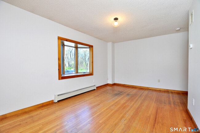 Building Photo - 90 Niles Rd