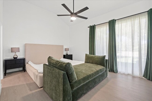 Building Photo - Modern, Elegant Fully Furnished 3 Bedroom ...