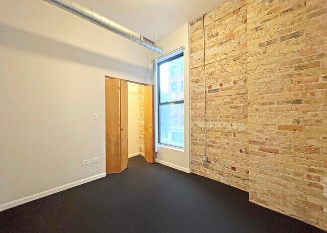 Building Photo - 1300 N Milwaukee Ave