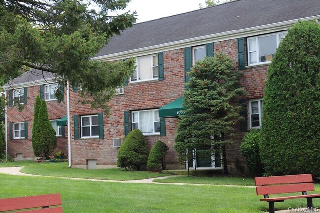 Building Photo - 1065 Fenwood Dr