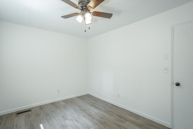 Building Photo - 1364 Meadowood Dr