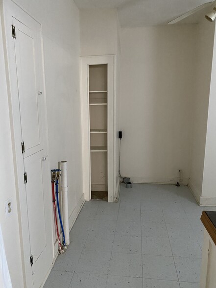 Building Photo - 517 N G St