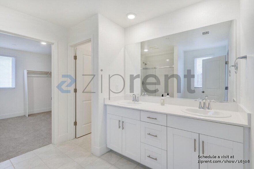 Building Photo - 6100 Oak Leaf Pl