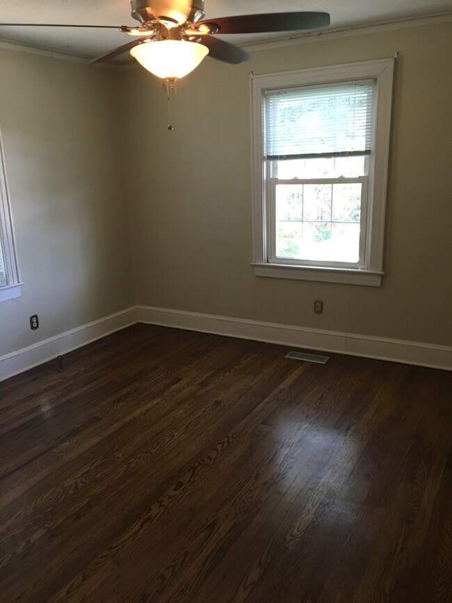 Building Photo - Greenville, 2BD/1BA, 1100SF