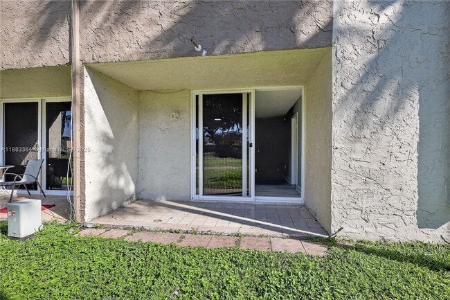 Building Photo - 10000 NW 80th Ct