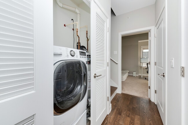 Building Photo - 1025 Walnut Wy