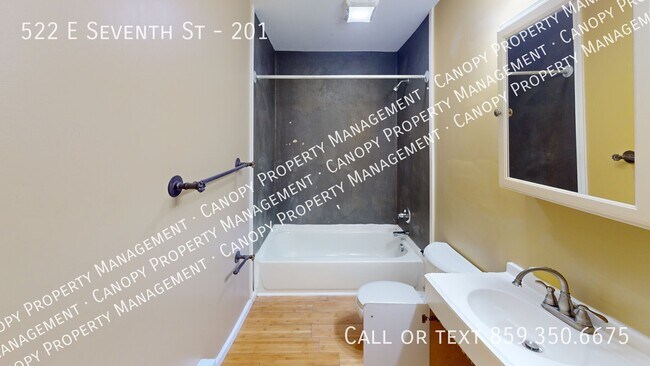 Building Photo - 522 E Seventh St-201