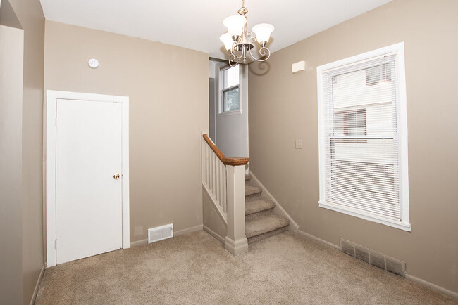 Foyer - 315 9th St