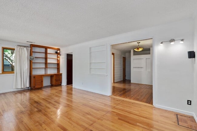 Building Photo - 1212 Bentwood Rd