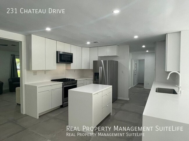 Building Photo - 231 Chateau Dr