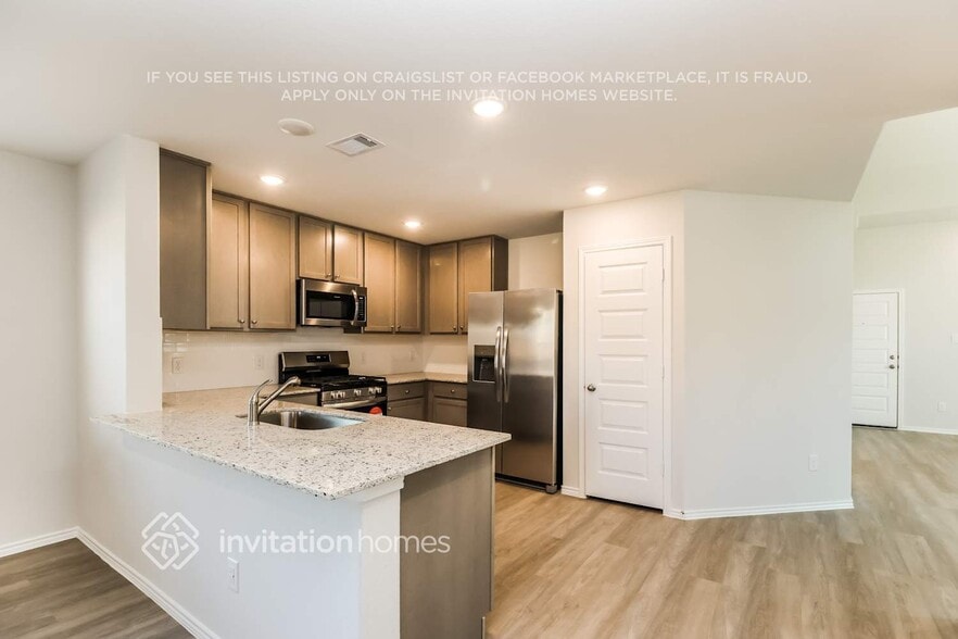 Building Photo - 10910 Heliosphere Wy