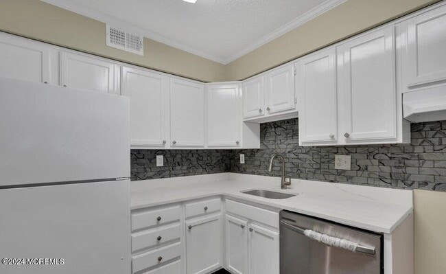 Building Photo - 88 Greenwood Dr