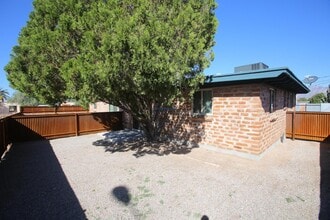 Building Photo - "Cozy Studio Gem in Tucson's Heart!"