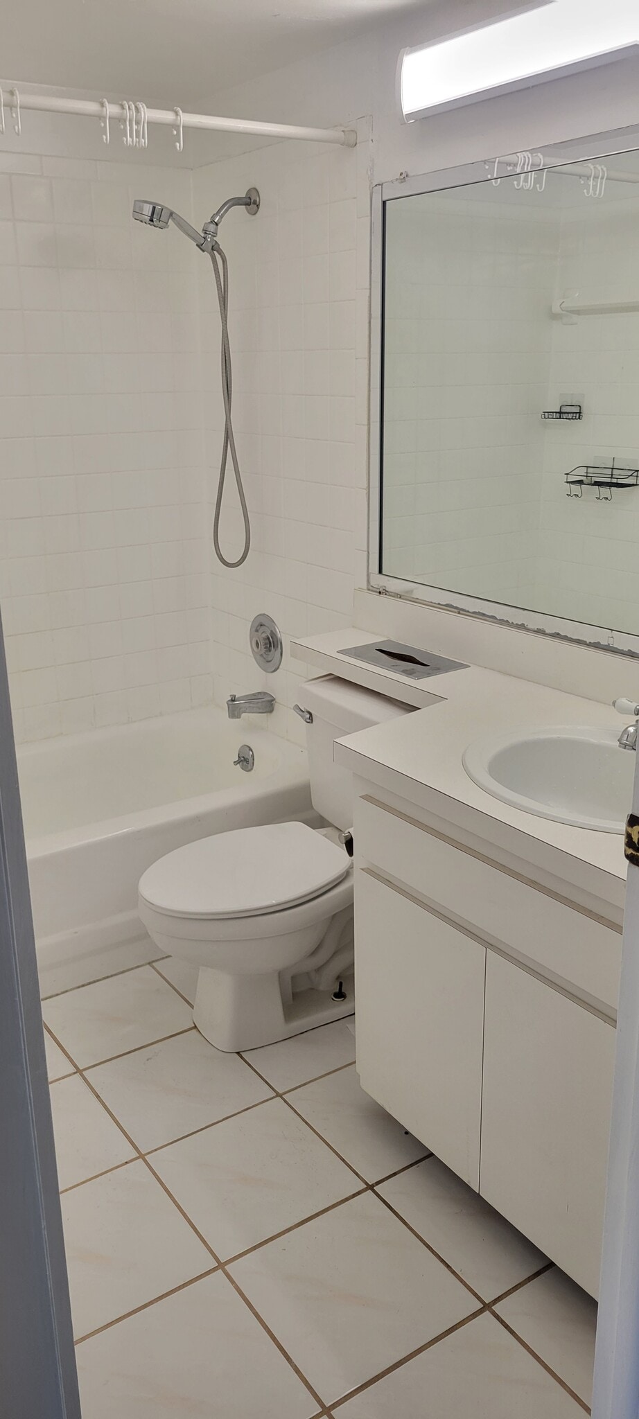 Bathroom - 204 Orienta Point St
