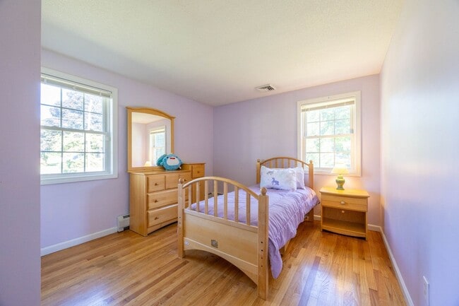 Building Photo - Charming 3-Bedroom Home in a Peaceful Neig...