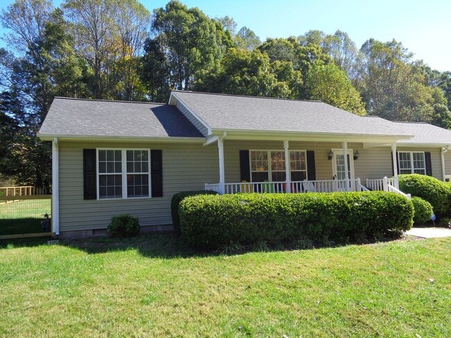 Building Photo - APPLICATION PENDING-NICE-One Level House for Rent in Oak Ridge