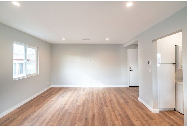 Building Photo - 5847 Willoughby Ave