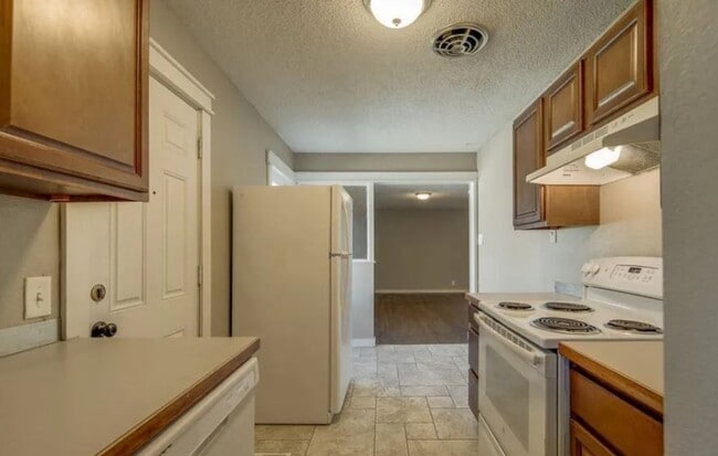 Building Photo - Adorable One Bedroom