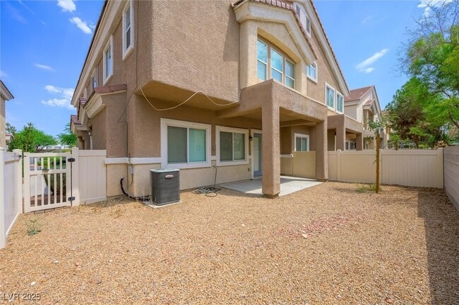 Building Photo - 10643 Petricola St