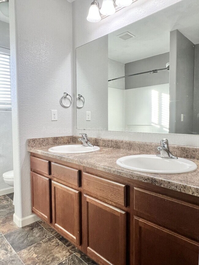 Building Photo - 2260 Covenant Heights