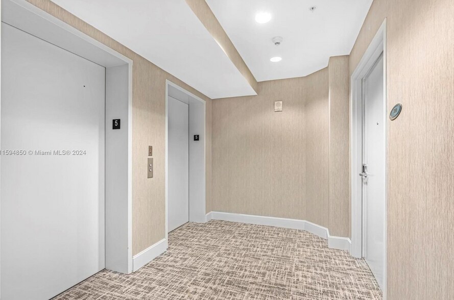 Building Photo - 18201 Collins Ave