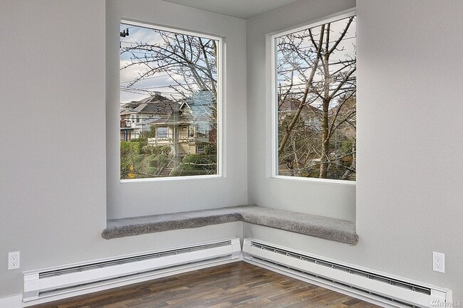 Building Photo - 1906 3rd Ave W
