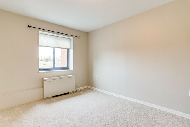 Building Photo - 1300 S Arlington Ridge Rd