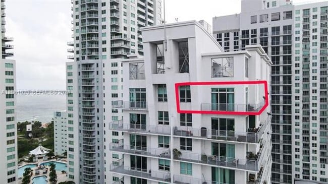Building Photo - 16400 Collins Ave