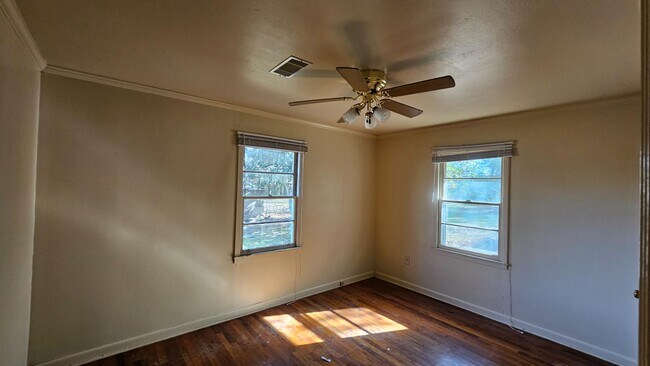 Building Photo - 298 Lindale Ave