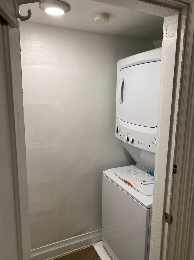 Building Photo - 2617 Jane St