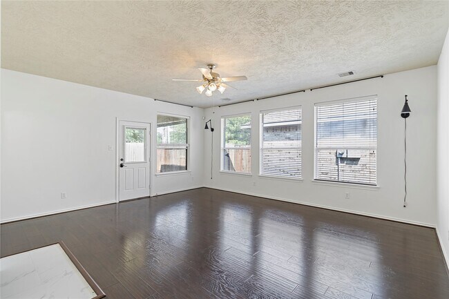 Building Photo - 23307 W Pine Ivy Ln