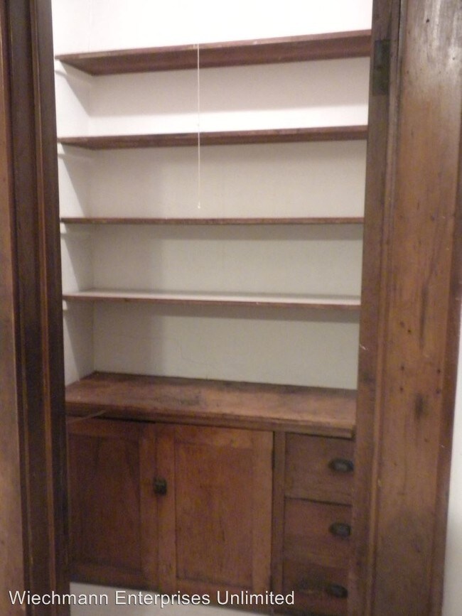 Building Photo - 2856 N Bartlett Ave